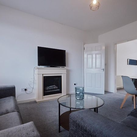 Modern And Vibrantly Designed Apartment Motherwell Kültér fotó