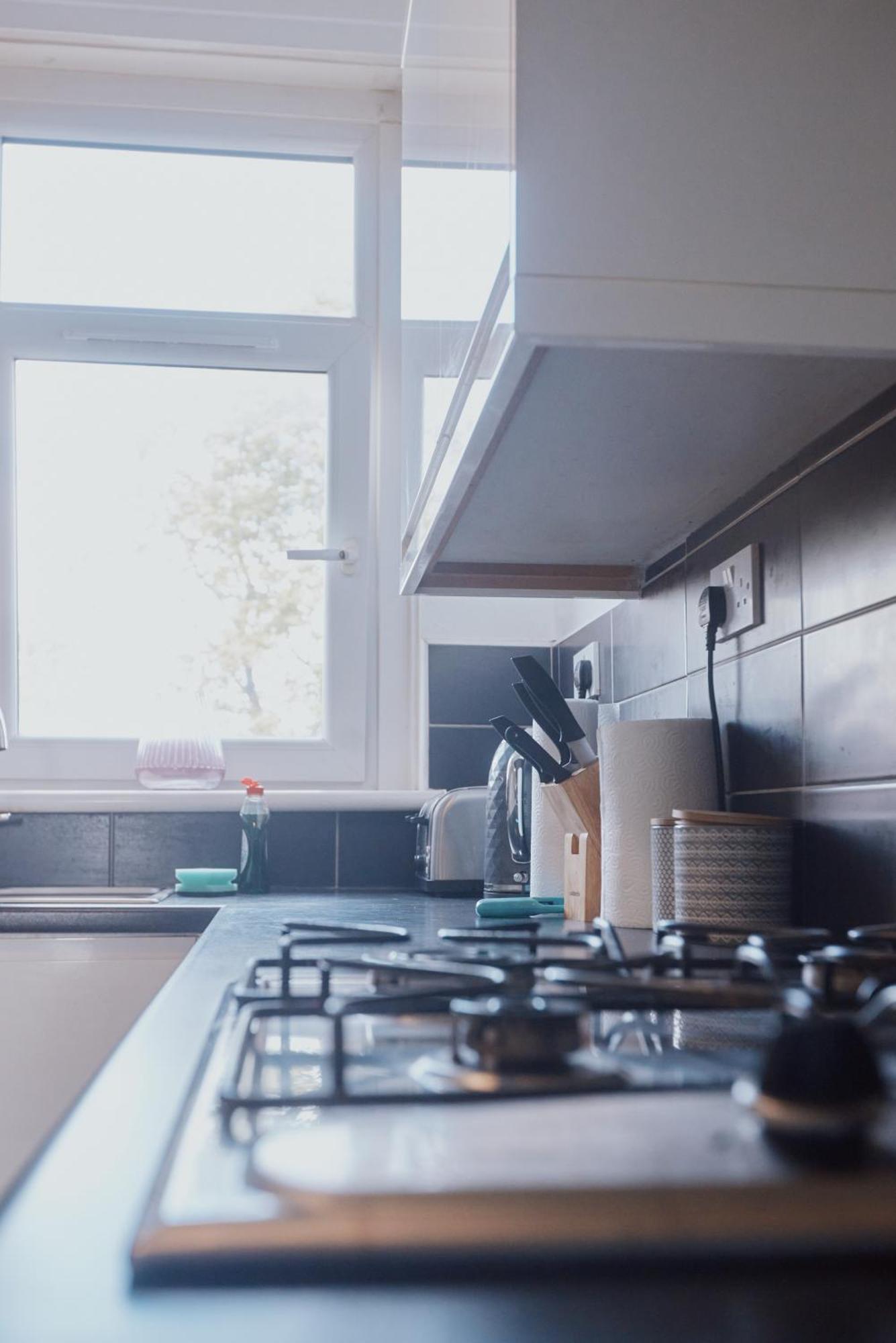 Modern And Vibrantly Designed Apartment Motherwell Kültér fotó