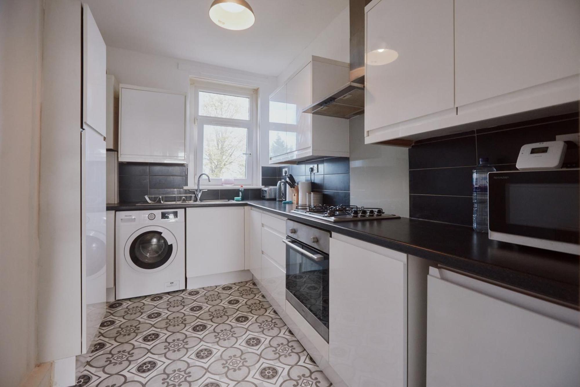 Modern And Vibrantly Designed Apartment Motherwell Kültér fotó