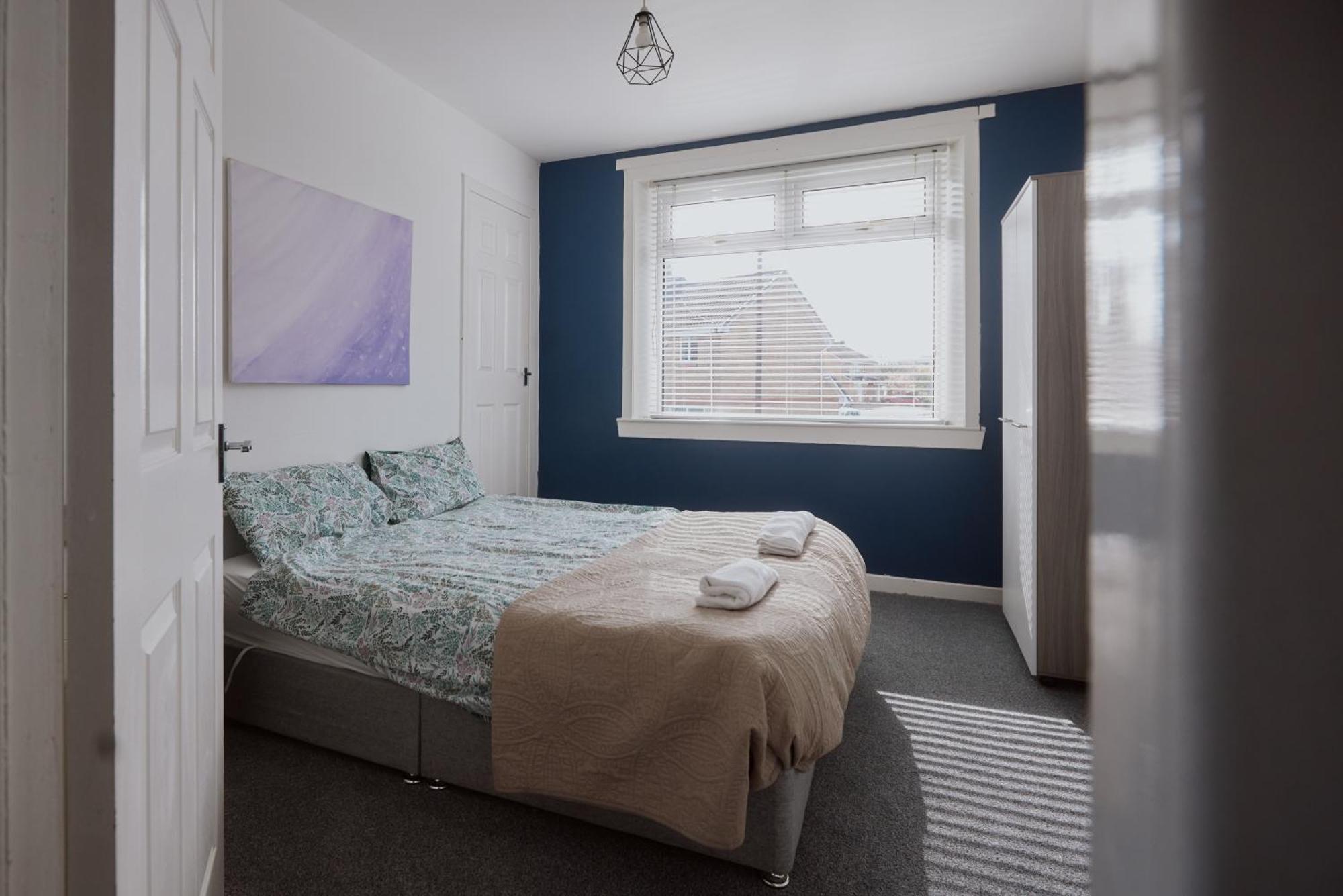 Modern And Vibrantly Designed Apartment Motherwell Kültér fotó